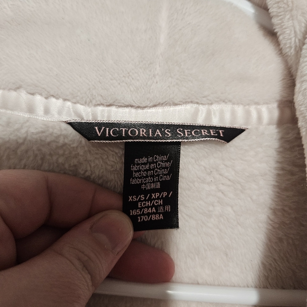 Victorias Secret Cozy Short Plush Baby Pink Robe! - Picture 2 of 8